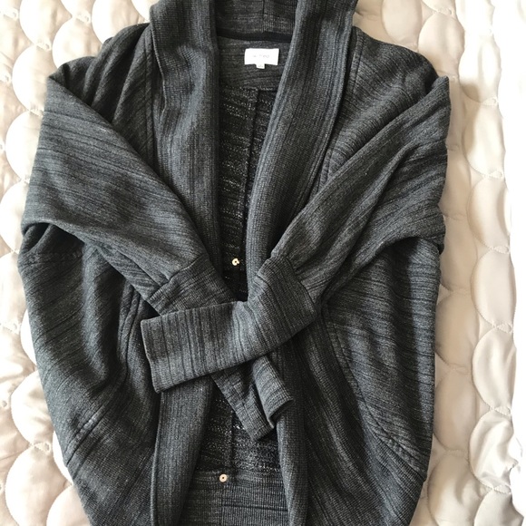 Aritzia wardrobe - Picture 2 of 5